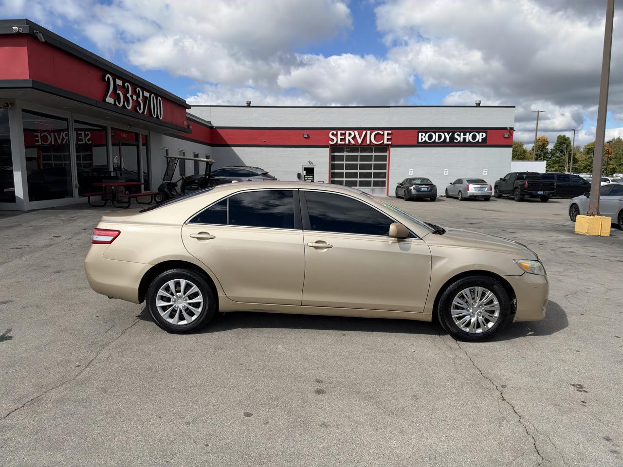 Toyota Camry 4dr Sdn LE Auto 2011