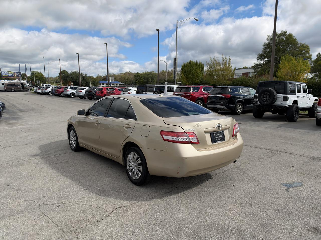 Toyota Camry 4dr Sdn LE Auto 2011