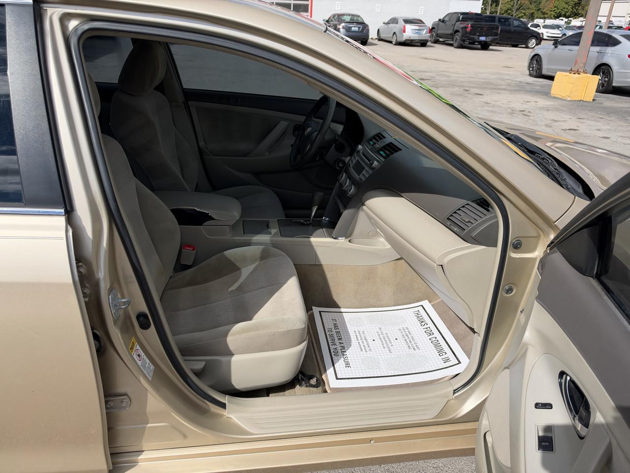 Toyota Camry 4dr Sdn LE Auto 2011