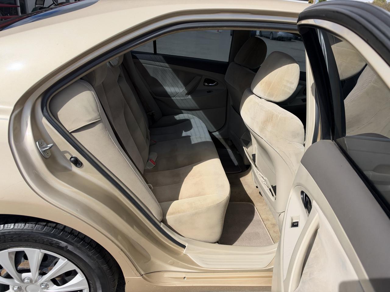 Toyota Camry 4dr Sdn LE Auto 2011