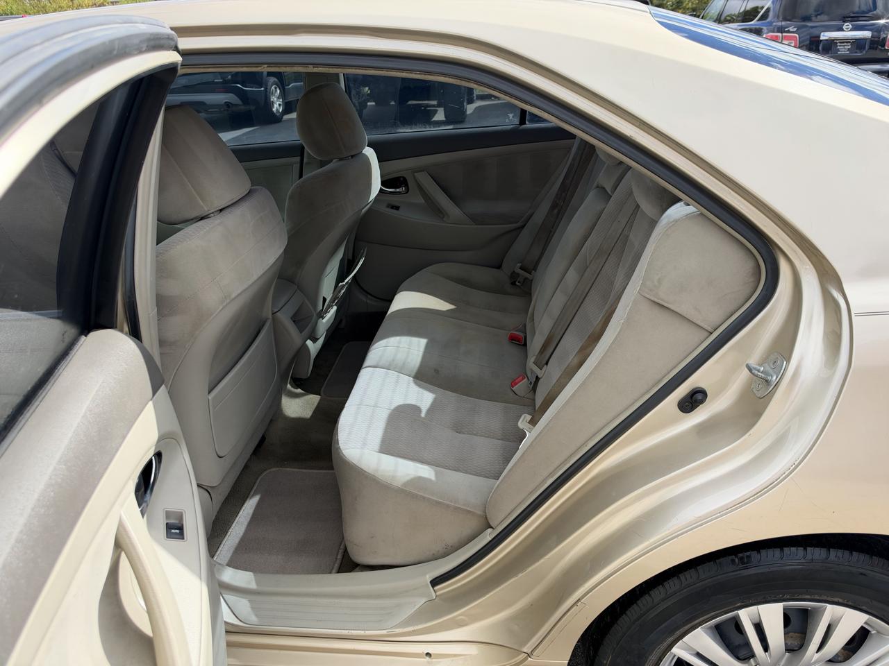 Toyota Camry 4dr Sdn LE Auto 2011