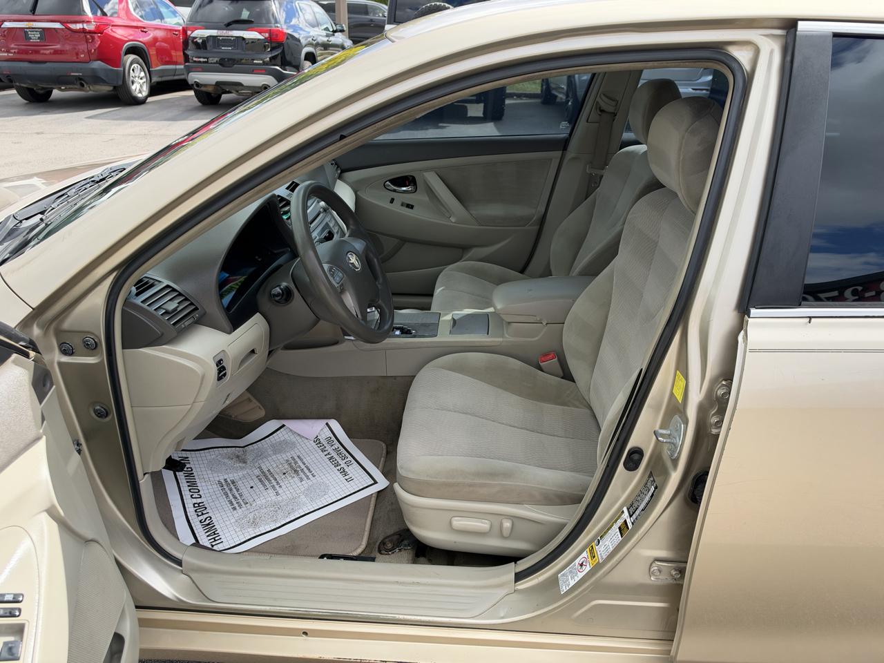 Toyota Camry 4dr Sdn LE Auto 2011