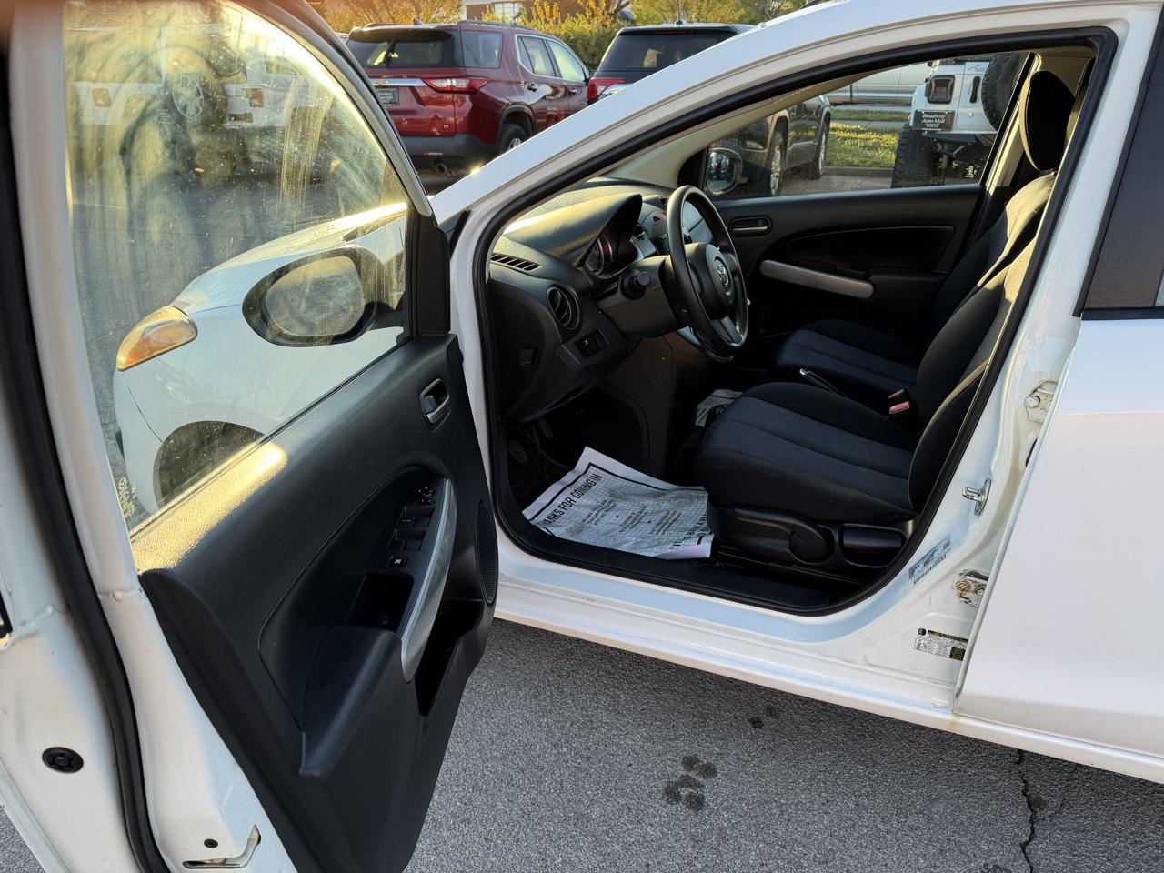 Mazda MAZDA2  2012
