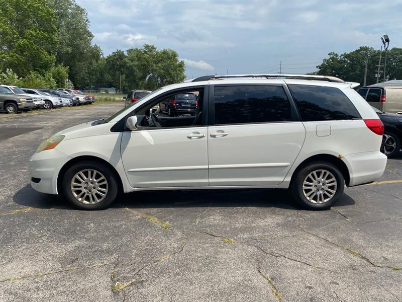 Toyota Sienna XLE AWD 2009
