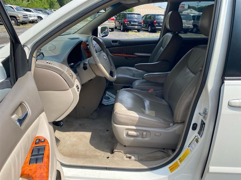 Toyota Sienna XLE AWD 2009