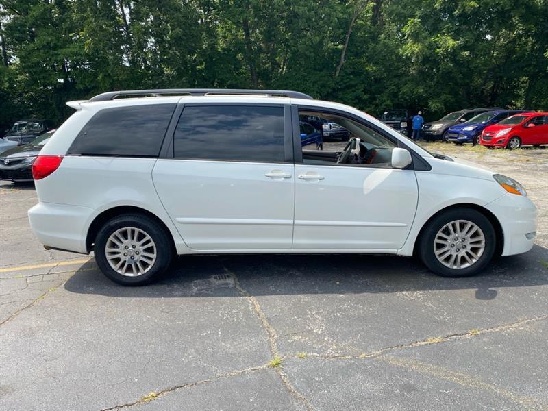 Toyota Sienna XLE AWD 2009