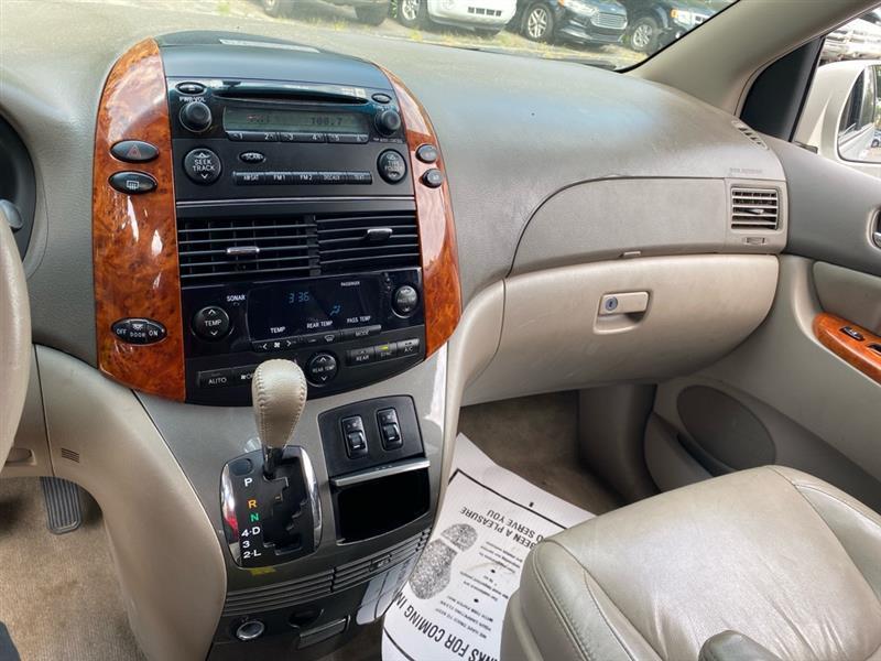 Toyota Sienna XLE AWD 2009