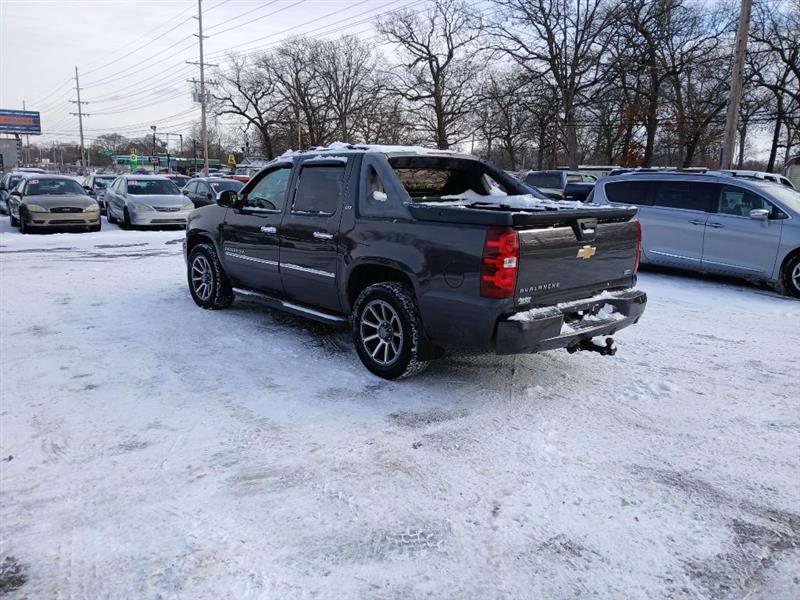 Chevrolet Avalanche LTZ 4WD 2011