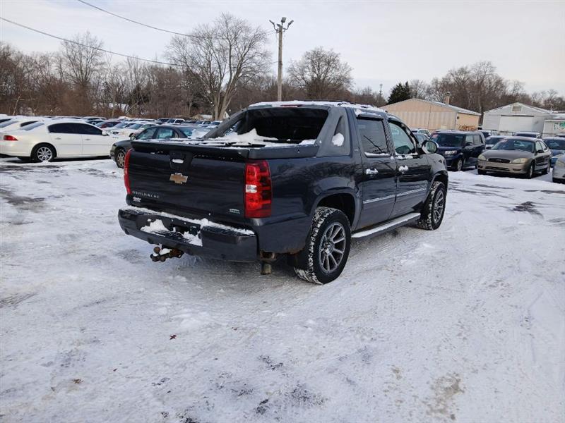 Chevrolet Avalanche LTZ 4WD 2011