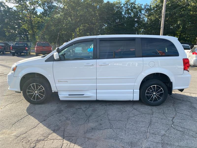 2016 Dodge Grand Caravan SE photo 2