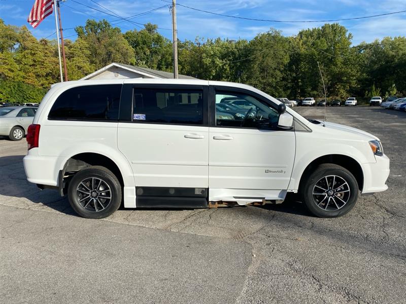 2016 Dodge Grand Caravan SE photo 4