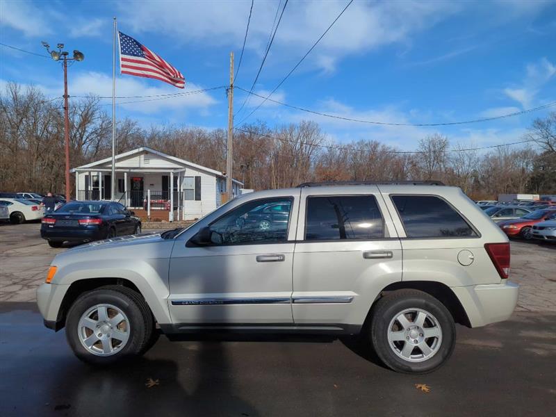 2010 Jeep Grand Cherokee Laredo's photo