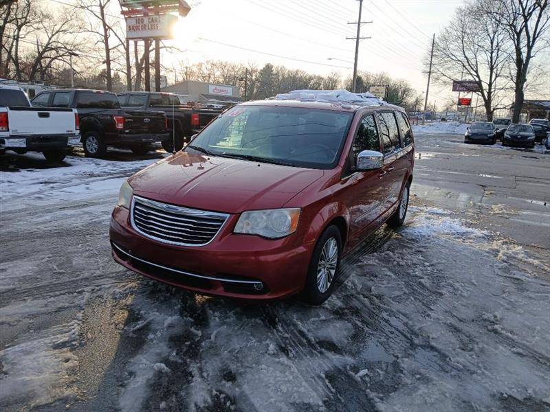 2013 Chrysler Town & Country Touring-L's photo