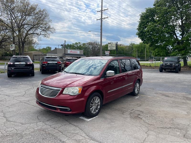 2013 Chrysler Town & Country Touring-L