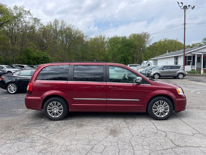 Chrysler Town & Country Touring-L 2013