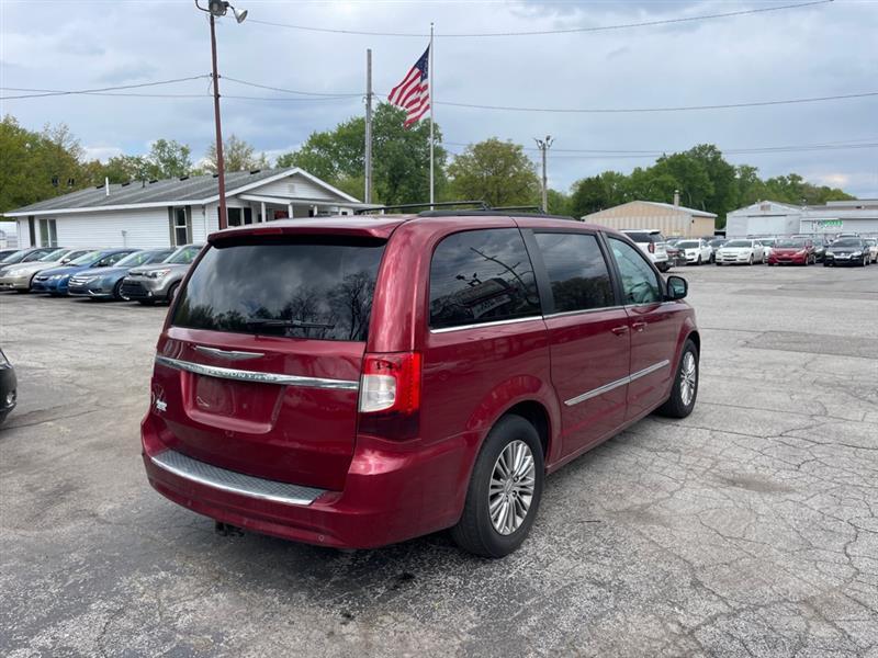 Chrysler Town & Country Touring-L 2013
