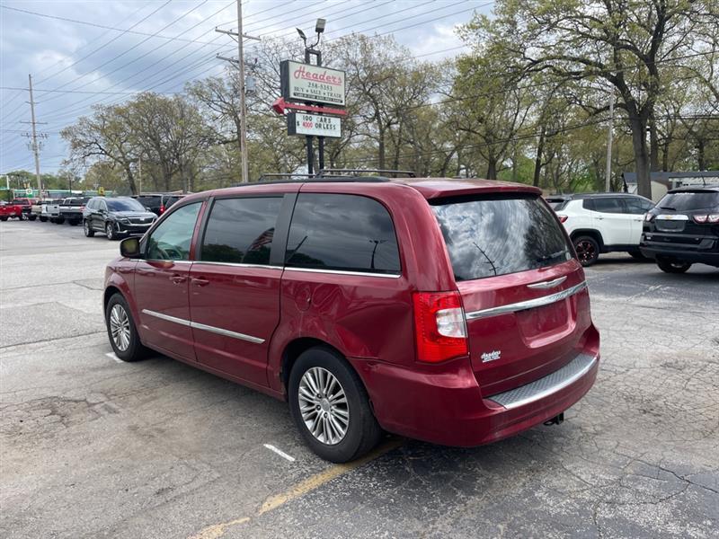 Chrysler Town & Country Touring-L 2013