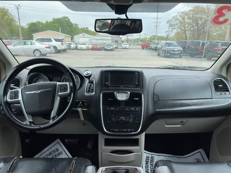 Chrysler Town & Country Touring-L 2013