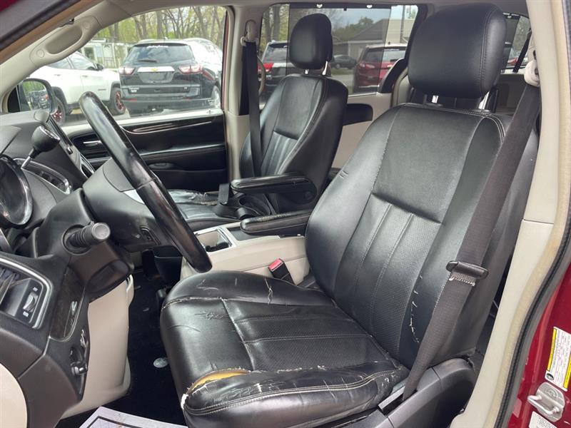 Chrysler Town & Country Touring-L 2013