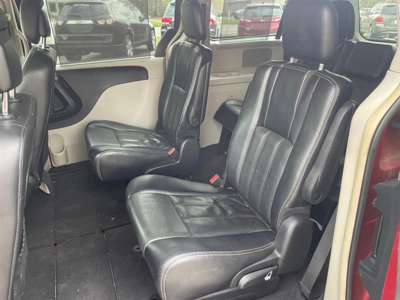 Chrysler Town & Country Touring-L 2013