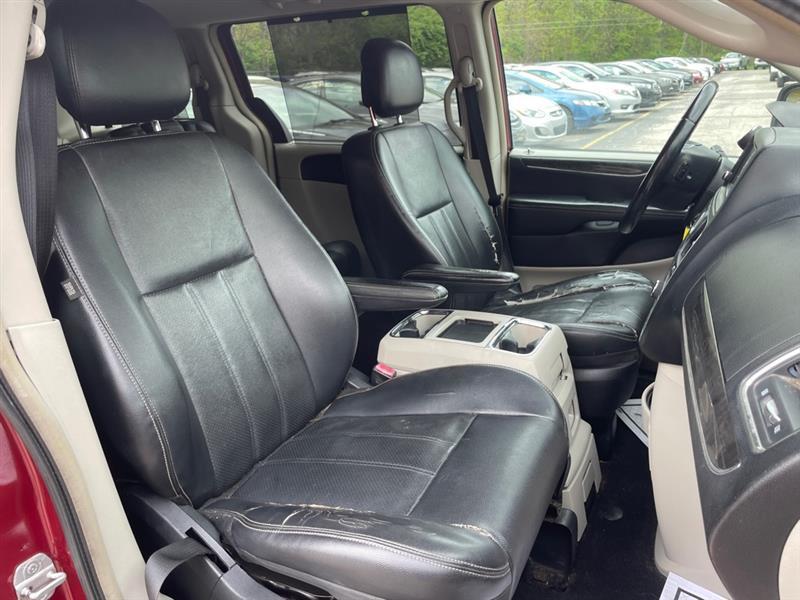 Chrysler Town & Country Touring-L 2013