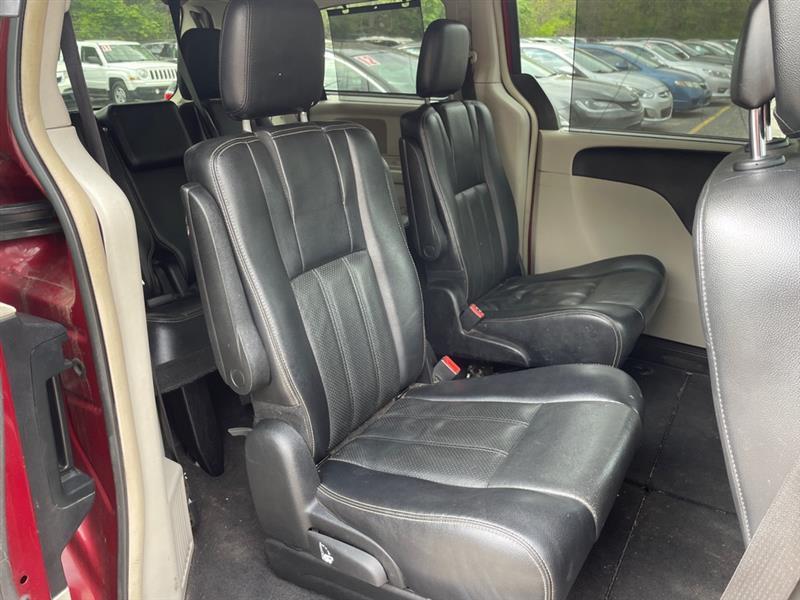 Chrysler Town & Country Touring-L 2013