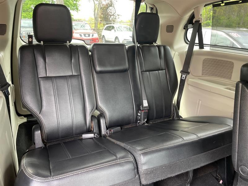 Chrysler Town & Country Touring-L 2013