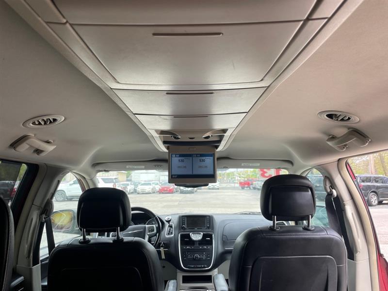 Chrysler Town & Country Touring-L 2013
