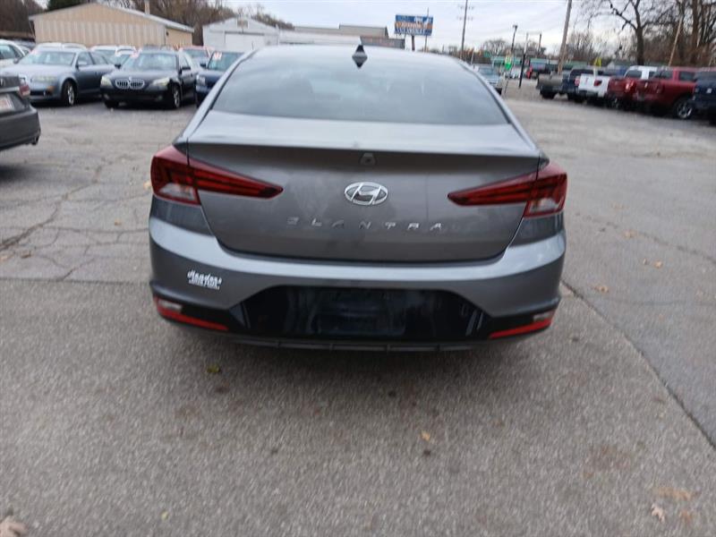 2020 Hyundai Elantra Limited photo 3