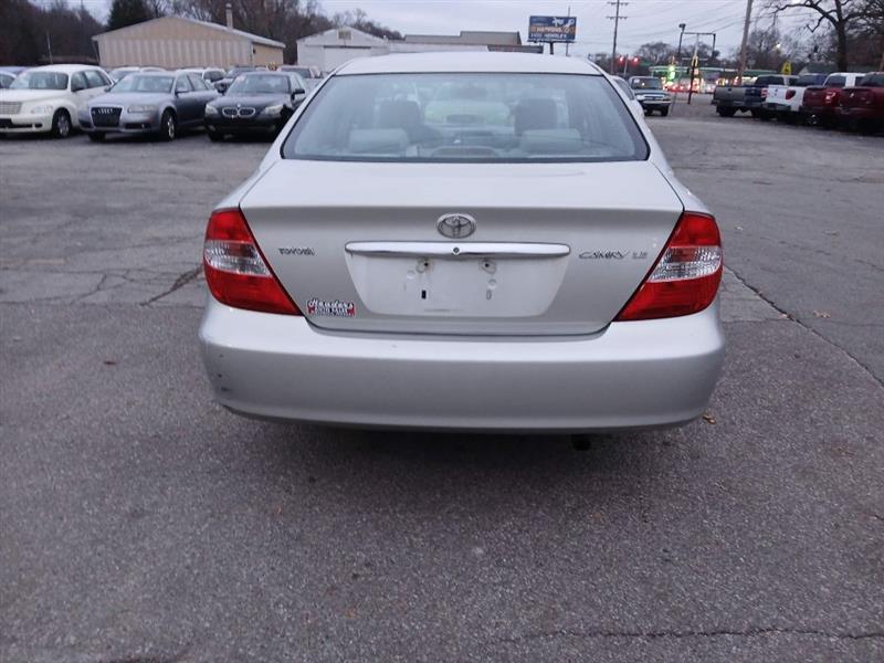 Toyota Camry LE 2002
