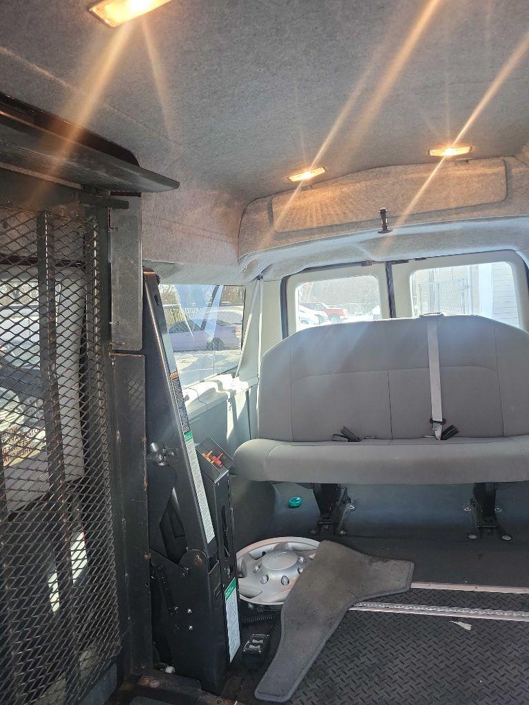 Ford Econoline E-150 XL 2008