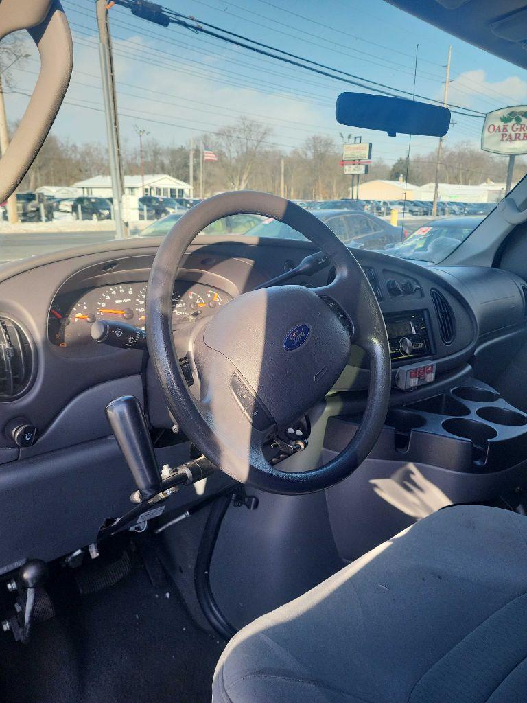 Ford Econoline E-150 XL 2008