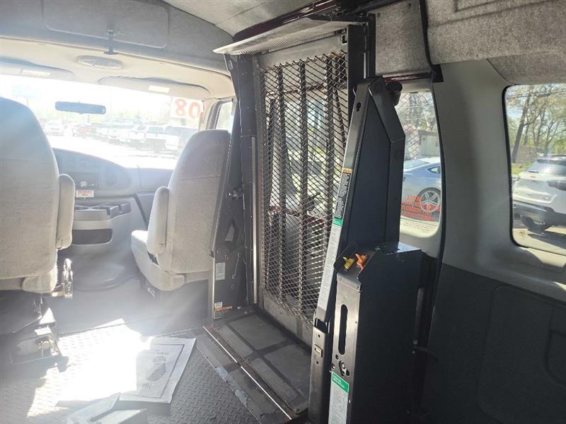 Ford Econoline E-150 XL 2008