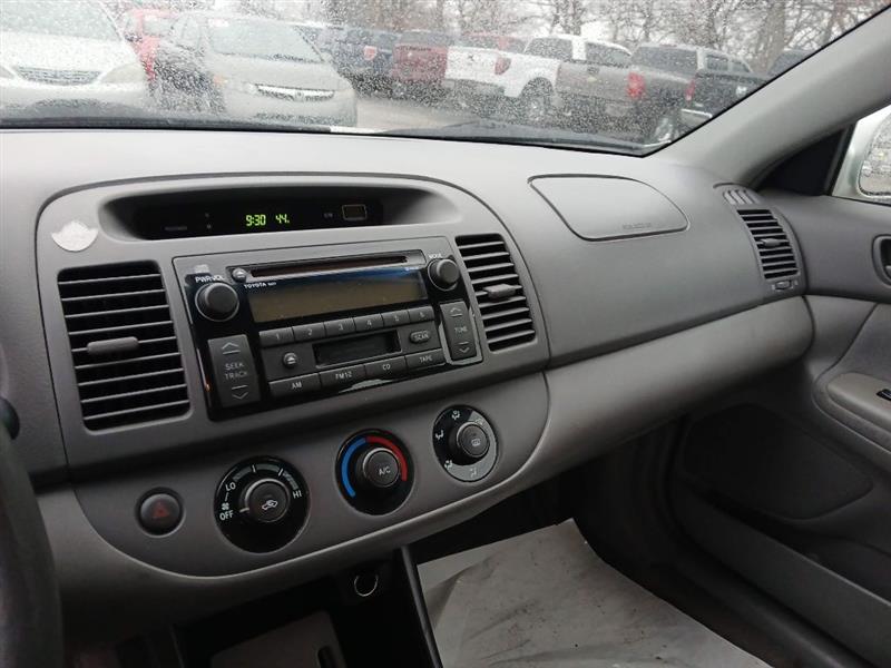 Toyota Camry LE 2004