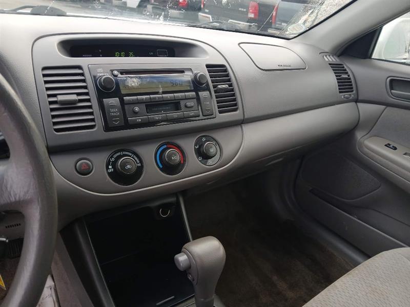 Toyota Camry LE 2004