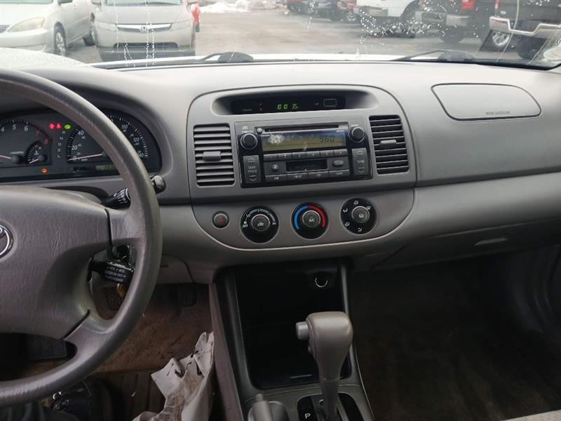 Toyota Camry LE 2004