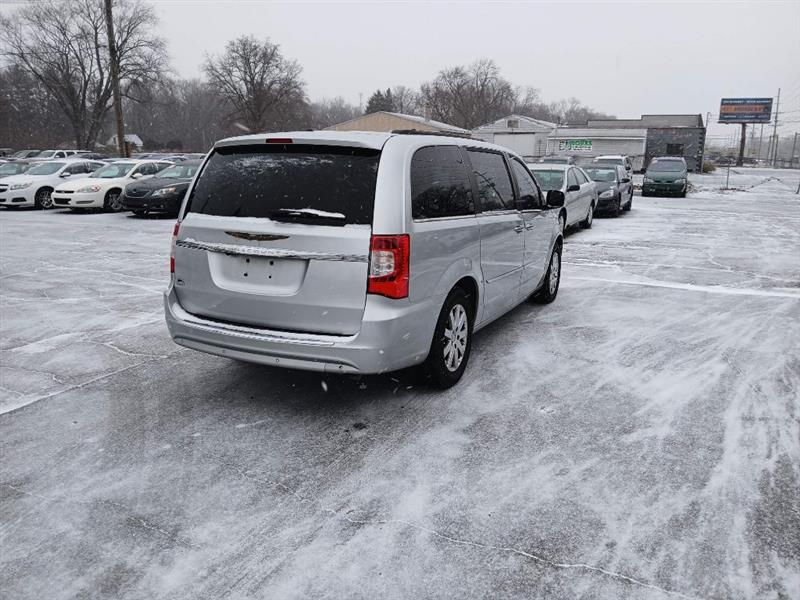 Chrysler Town & Country Touring-L 2011