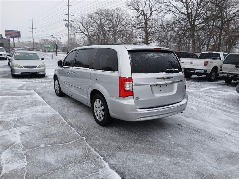 Chrysler Town & Country Touring-L 2011