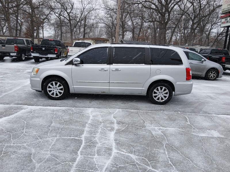 Chrysler Town & Country Touring-L 2011