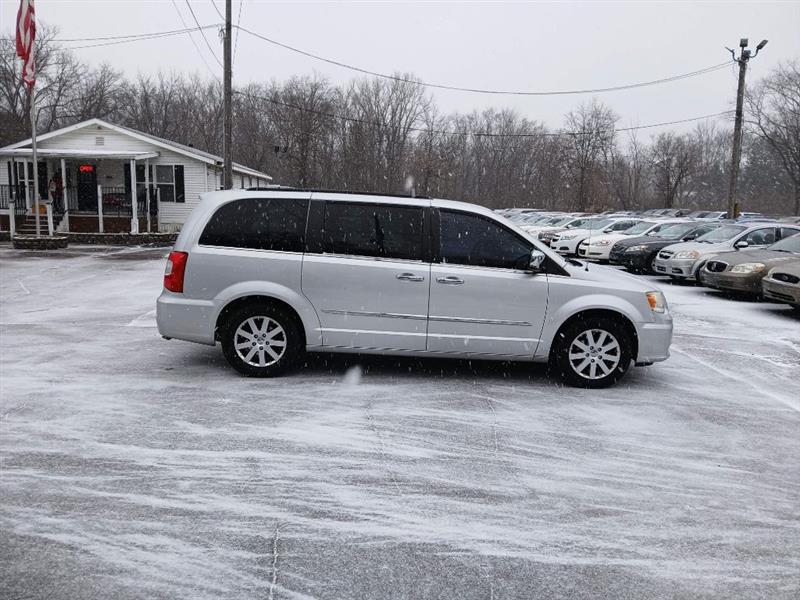 Chrysler Town & Country Touring-L 2011