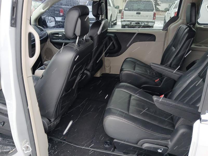 Chrysler Town & Country Touring-L 2011