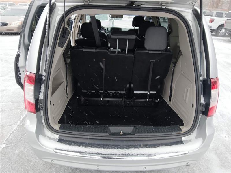 Chrysler Town & Country Touring-L 2011