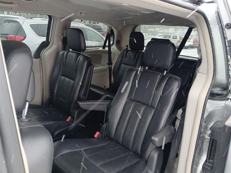 Chrysler Town & Country Touring-L 2011