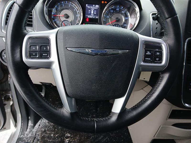 Chrysler Town & Country Touring-L 2011