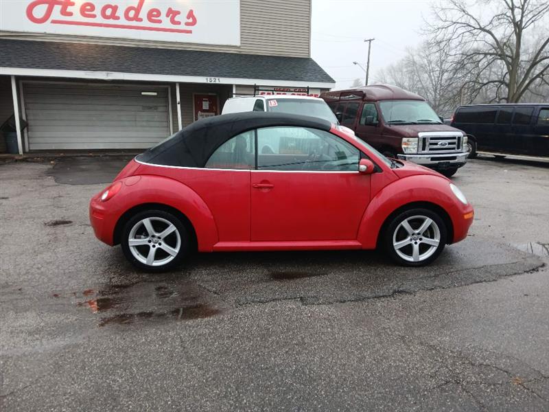 Volkswagen New Beetle S Convertible 2009