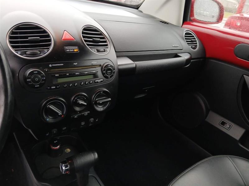 Volkswagen New Beetle S Convertible 2009