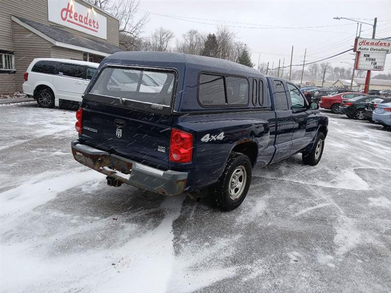 Dodge Dakota ST Club Cab 4WD 2006