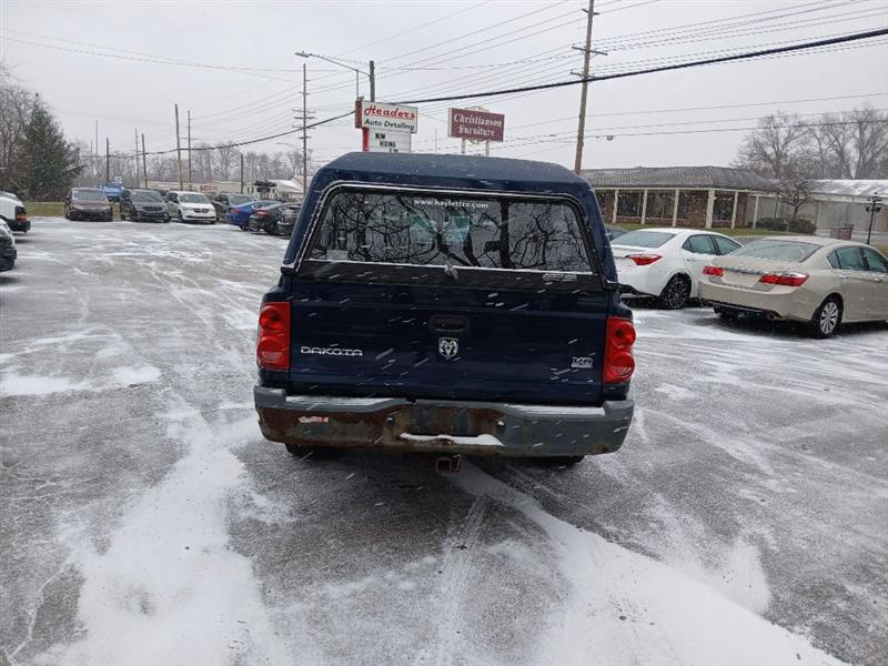 Dodge Dakota ST Club Cab 4WD 2006