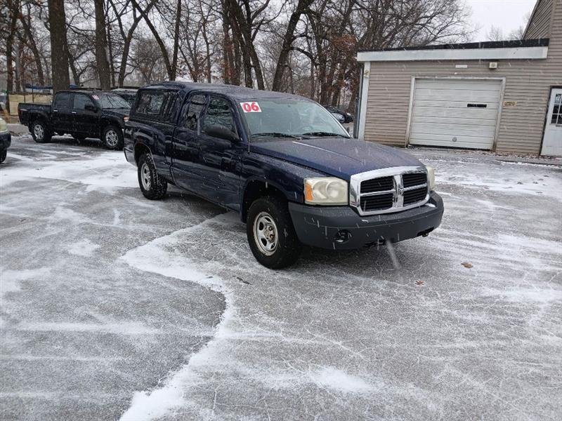 Dodge Dakota ST Club Cab 4WD 2006