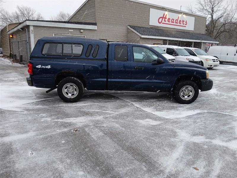 Dodge Dakota ST Club Cab 4WD 2006